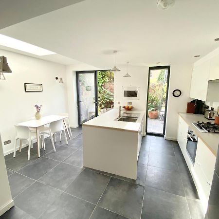 Stunning Apartment With Garden In The Heart Of Hackney, East Лондон Екстер'єр фото