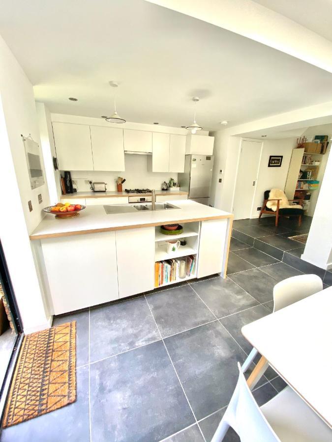 Stunning Apartment With Garden In The Heart Of Hackney, East Лондон Екстер'єр фото